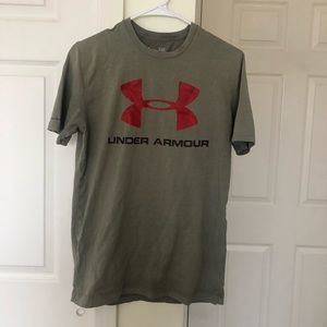 Under Armour T-shirt